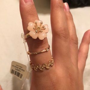 Torrid Rose Gold Floral Leaf Rings - Set of 3 🌸